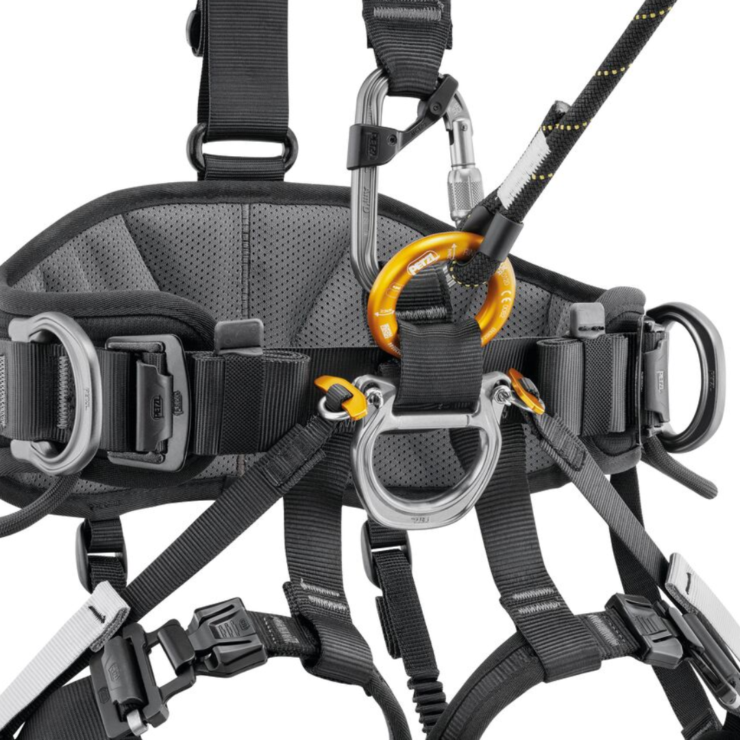Petzl AVAO® FAST Europäische Ausführung – Der Auffang- und Haltegurt zur Arbeitsplatzpositionierung und zum freihängenden Arbeiten AVAO FAST wurde konzipiert, um den Komfort des Anwenders in jeder Arbeitssituation zu gewährleisten. Der Hüftgurt und die Beinschlaufen sind halbstarr und breit, dadurch gewährleisten sie optimalen Halt. Die leichte, atmungsaktive Konstruktion sorgt für eine sehr gute Luftzirkulation. Die Schultergurte verfügen über ein System zum griffbereiten Verstauen der Verbindungselemente - imagen 5
