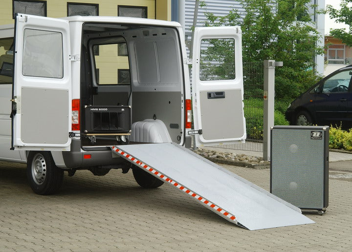 ALTEC Eventschiene montiert an Transporterheckklappe - imagen 8