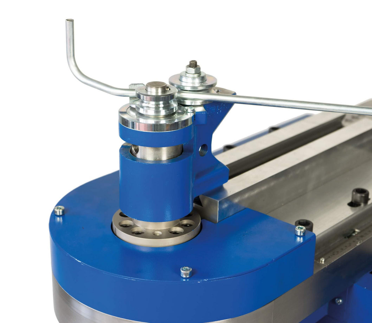 Jutec Elektro-Biegemaschine 10000 für Rohre bis 100mm – Leistung max./Schuh 100x5mm Biegeradius min.: 36mm Biegeradius max.: 500mm Werkzeugaufnahme: spezial 6 Kant Spannung: 400V Display: farbig, touch, mehrsprachig Programmspeicher: 100 Programme mit je 8 Winkel Materialspeicher: 4 Materialien Biegerichtung: links Biegegeschwindigkeit: variabel, max. 5 Upm Wiederholgenauigkeit: .+/- 0,1 Motorbremse: inkl. Gewicht ca.: 600kg – Jetzt erhältlich im MTN Shop DE.