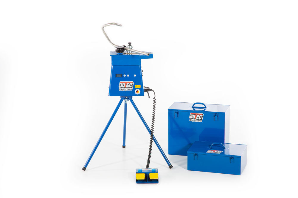 Jutec Elektro-Biegemaschine 3000 inkl. Schieber – Biegeleistung: Ø 6 bis 35mm Hydraulikrohr S235 (35x3mm) Ø 6 bis 33,7mm Stahlrohr S235 (33,7x3,25mm) Ø 6 bis 42mm Kupferrohr (42x2mm) Ø 6 bis 35mm VA Rohr (35x1,5mm) Ø 22mm Stahl/ Ø 20mm Edelstahl Vollmaterial Biegeradius: min. 36mm / max. 150mm Biegewinkel: Digitale Biegewinkeleinstellung auf 0,5° 3 Biegewinkel Speicherbar max. 180° Biegeergebnis Sechskantwelle 40 mm für schnellen Werkzeugwechsel Biegerichtung: links Biegegeschwindigkeit: 4,5 UpM Anschluß: 2 - imagen 3