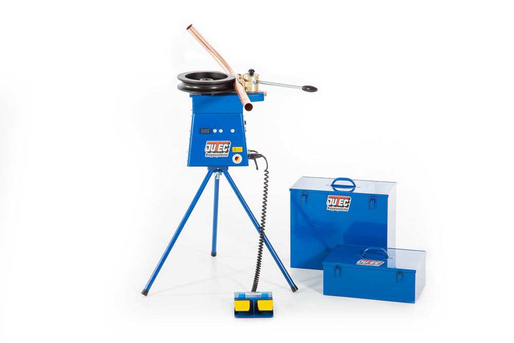 Jutec Elektro-Biegemaschine 3000 inkl. Schieber – Biegeleistung: Ø 6 bis 35mm Hydraulikrohr S235 (35x3mm) Ø 6 bis 33,7mm Stahlrohr S235 (33,7x3,25mm) Ø 6 bis 42mm Kupferrohr (42x2mm) Ø 6 bis 35mm VA Rohr (35x1,5mm) Ø 22mm Stahl/ Ø 20mm Edelstahl Vollmaterial Biegeradius: min. 36mm / max. 150mm Biegewinkel: Digitale Biegewinkeleinstellung auf 0,5° 3 Biegewinkel Speicherbar max. 180° Biegeergebnis Sechskantwelle 40 mm für schnellen Werkzeugwechsel Biegerichtung: links Biegegeschwindigkeit: 4,5 UpM Anschluß: 2 - imagen 5