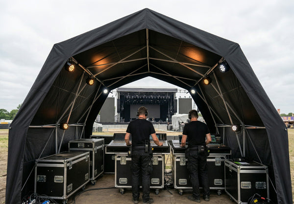 Konligo The Tent Faltpavillon als Front-of-House-Stand bei einer Live-Veranstaltung