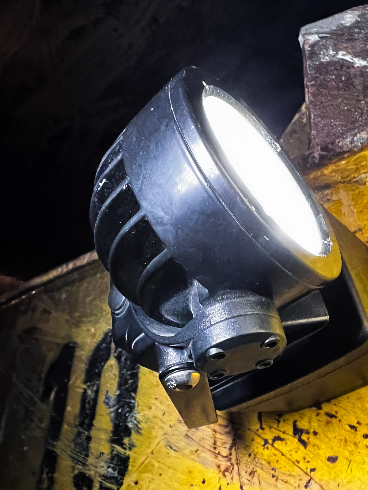 KSE-LIGHTS Вибухозахищений світлодіодний ручний будівельний прожектор HL-3000 – – Тепер доступний у MTN Shop DE.