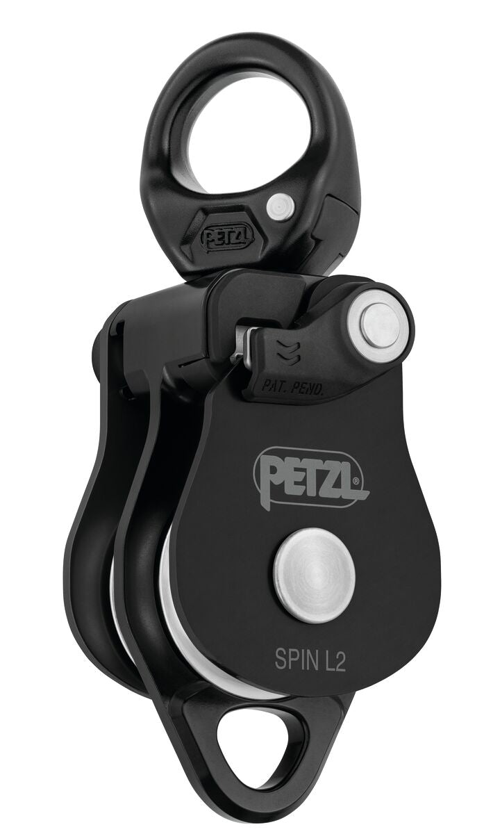 Petzl Spin L2 Umlenkrolle – Doppelte Umlenkrolle mit Wirbel und sehr hohem Wirkungsgrad. Die doppelte Umlenkrolle SPIN L2 lässt sich öffnen, auch wenn sie am Anschlagpunkt befestigt ist, und erleichtert das Einrichten von Flaschenzugsystem und Hilfsseilbahnen. Dank der beiden parallel montierten Laufrollen und der zusätzlichen Befestigungsöse ermöglicht die Umlenkrolle das Einrichten verschiedener komplexer Flaschenzugsysteme. Die großen Laufrollen mit gekapseltem Kugellager gewährleisten einen ausgezeichne - imagen 2