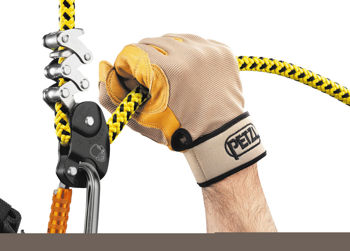 Petzl ZILLON – регульований шнурок для догляду за деревами з керуванням однією рукою, міцна конструкція та оптимізоване ведення мотузки. Доступні 2,5 м, 4 м і 5,5 м.