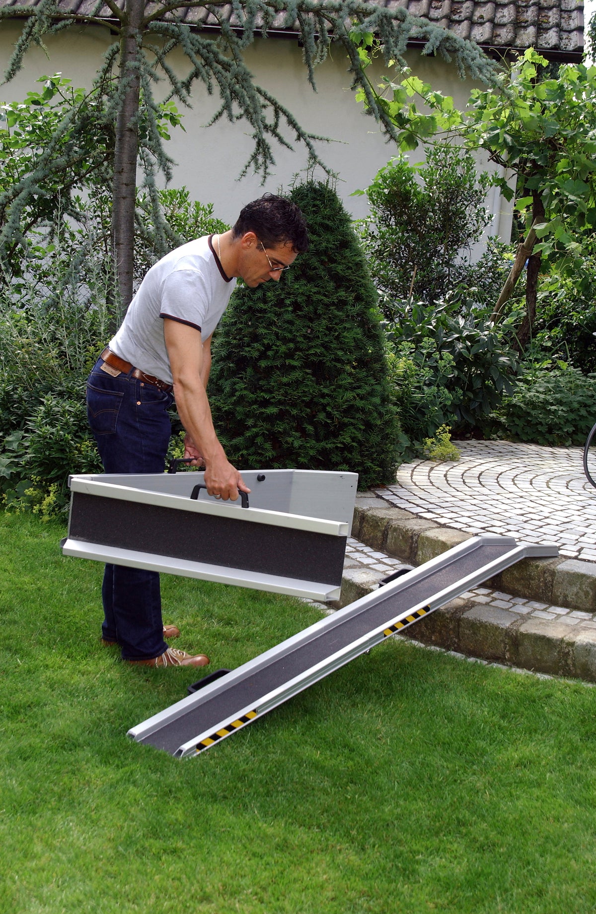 ALTEC Foldable lightweight aluminium rail with edge RAS-F (para) - Високоміцний, протиковзкий наконечник з корундовим покриттям. Складається для економії місця та ідеально підходить для гнучкого використання! Відкрийте зараз! – Тепер доступний у MTN Shop DE.