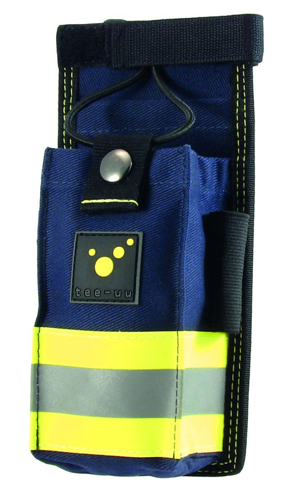 TEE-UU HYBRID Geräte-Holster Blau - Am Mann mit Knickkopflampe am Schultertragegurt