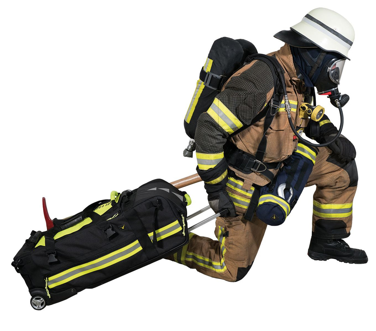 TEE-UU GEARBAG PRO Sicherheitstrupptasche video - Schwarze TEE-UU Sicherheitstrupptasche mit gelben Reflektoren, robust und groß, getragen von Feuerwehrmann. - 4721-9005 - imagen 5