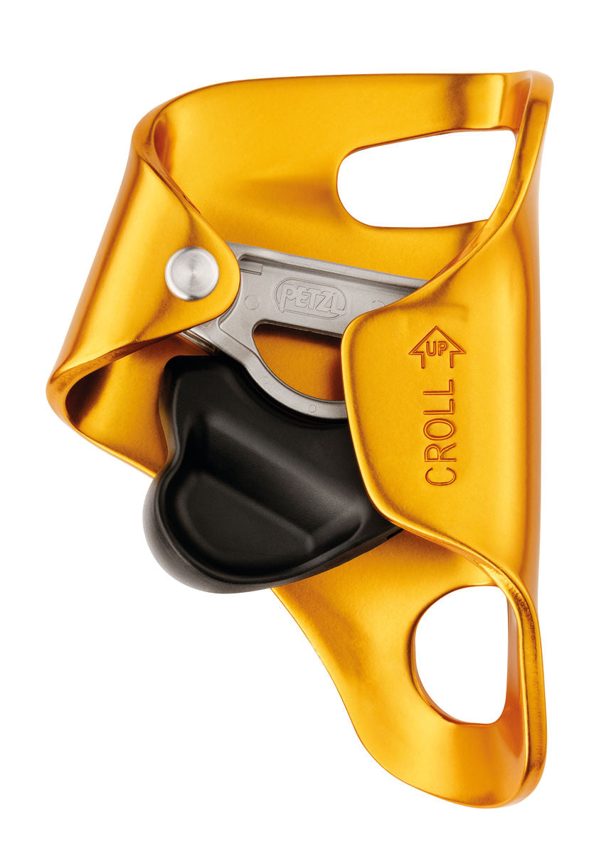 Petzl CROLL® Bruststeigklemme – Die für den Aufstieg am Seil konzipierte CROLL-Bruststeigklemme ist dank ihres Öffnungssystems (Öffnen der Sicherheitssperre durch Blockieren) einfach zu bedienen. Um ein Hängenbleiben zu verhindern, wurde das System komplett in die Seilklemme integriert. Die Verbindungsösen sorgen für effizienten Halt während des Aufstiegs. Zur Anpassung an unterschiedliche Seildurchmesser ist sie in zwei Versionen verfügbar. – Jetzt erhältlich im MTN Shop DE.