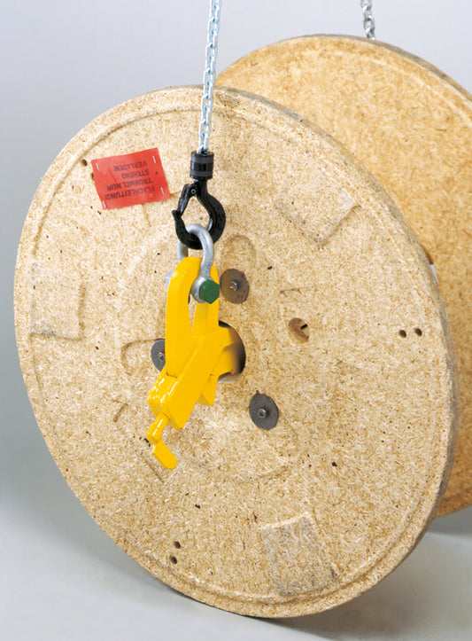 Tigrip® Kabeltrommel Klemmen TKB – Die speziell für den Transport von Kabeltrommeln entwickelten Klemmen werden paarweise eingesetzt. Durch Spreizen der Klemme erfolgt eine Verriegelung in der Trommel. Über einen Sicherungshebel können die positionierten Klemmen arretiert werden. Einfaches Handling, geringes Gewicht und die kompakte Größe der Klemmen ermöglichen einen sicheren Transport aller Arten von Trommeln. – Jetzt erhältlich im MTN Shop DE.