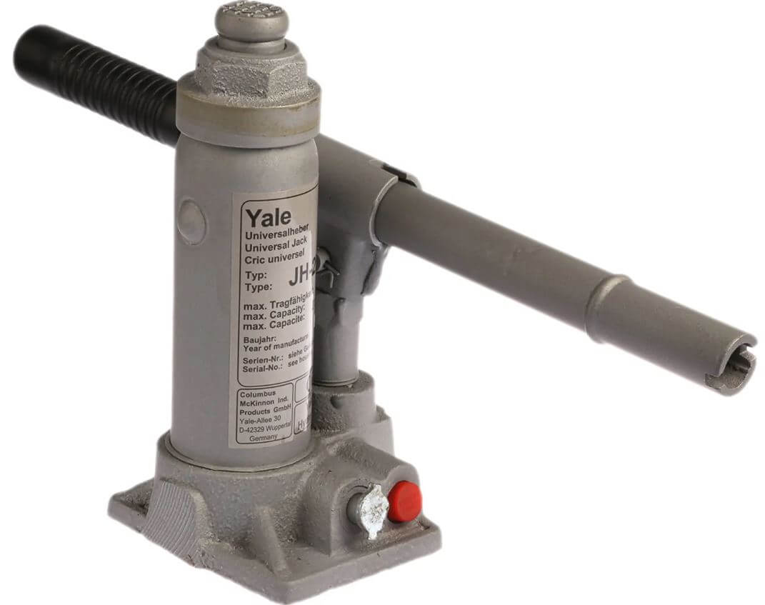 Yale Hydraulischer Universalheber JH 2,000-50,000 KG – Die Hebeböcke der Serie JH sind ein kompaktes und äußerst robustes Werkzeug zum Heben und Stützen in einer Reihe von Anwendungen, sowohl horizontal als auch vertikal.Diese Auswahl bietet eine große Basis, die für zusätzliche Stabilität während des Einsatzes sorgt. Zusätzlich zur großen Grundfläche bietet der gerillte Sattel zusätzlichen Halt während des Einsatzes, um Bewegungen und Abrutschen zu reduzieren. – Jetzt erhältlich im MTN Shop DE. - imagen 2