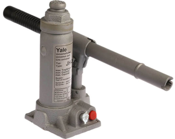 Yale Hydraulischer Universalheber JH 2,000-50,000 KG – Die Hebeböcke der Serie JH sind ein kompaktes und äußerst robustes Werkzeug zum Heben und Stützen in einer Reihe von Anwendungen, sowohl horizontal als auch vertikal.Diese Auswahl bietet eine große Basis, die für zusätzliche Stabilität während des Einsatzes sorgt. Zusätzlich zur großen Grundfläche bietet der gerillte Sattel zusätzlichen Halt während des Einsatzes, um Bewegungen und Abrutschen zu reduzieren. – Jetzt erhältlich im MTN Shop DE.
