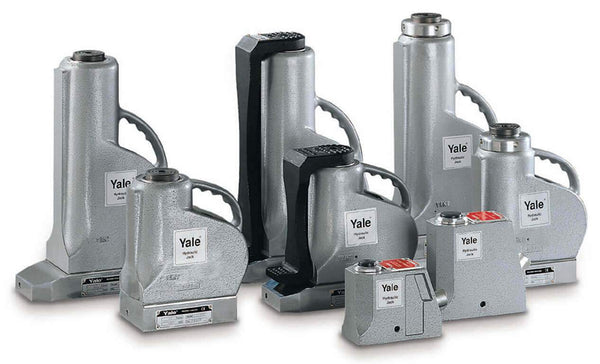 Yale Aluminium Hydraulikheber AJH/S 6,500-100,000 KG – Die hydraulischen Hebeböcke aus Aluminium verbinden geringes Gewicht mit hoher Hubkapazität. Die Verwendung einer hochfesten Aluminiumlegierung ermöglicht Hubkapazitäten von bis zu 100 Tonnen, was zu einem sehr günstigen Verhältnis von 1,8 Tonnen Hubkapazität pro 1 kg Gewicht führt. – Jetzt erhältlich im MTN Shop DE.