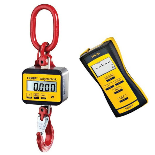 Yale TKR Kranhakenwaagen mit Digitalanzeige & Funkübertragung – Der Kranhakenwaagen TKR ist ein kompaktes Messgerät zur Ermittlung von Lasten an Hebezeugen. Es gibt auch das Modell TKL, das nur mit einem Standard-Digitalanzeigegerät geliefert wird. Sie können unter Verwendung von Anschlagmitteln der Güteklasse 8 zwischen Haken des Hebezeuges und der anzuhebenden Last angeschlagen werden. Der Kranhakenwaagen ist mit einer LCD-Anzeige ausgestattet. – Jetzt erhältlich im MTN Shop DE.