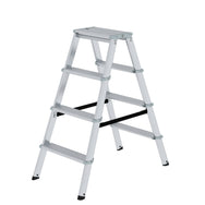 Munk ML Stufen-Stehleiter beidseitig begehbar – Beidseitig begehbare Alu-Stehleiter mit rutschfesten 80 mm Stufen, Polyestergurt-Spreizsicherung & 150 kg Tragkraft. Jetzt sicher & komfortabel arbeiten! – Jetzt erhältlich im MTN Shop DE.