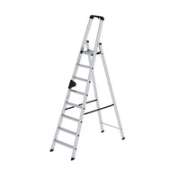 Munk Stufen-Stehleiter einseitig begehbar – Einseitig begehbare Alu-Stehleiter mit rutschfesten 80 mm Stufen, Ablageschale & 150 kg Tragkraft. Sicher & komfortabel arbeiten – jetzt bestellen! – Jetzt erhältlich im MTN Shop DE. - imagen 5