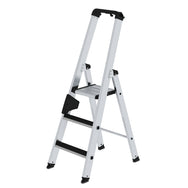 Munk Stufen-Stehleiter einseitig begehbar mit clip-step – Hochwertige Alu-Leiter mit rutschhemmenden Clip-Step Stufen, ergo-pad® Griffzone & 150 kg Tragkraft. Sicher & komfortabel arbeiten – jetzt bestellen! – Jetzt erhältlich im MTN Shop DE.