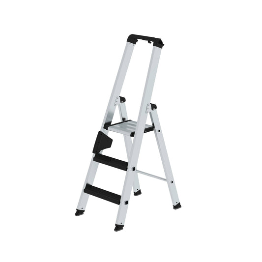 Munk Stufen-Stehleiter einseitig begehbar mit clip-step relax – Alu-Leiter mit ergonomischen Clip-Step Relax Stufen, ergo-pad® Griffzone & 150 kg Tragkraft. Sicher & bequem arbeiten – jetzt entdecken! – Jetzt erhältlich im MTN Shop DE.
