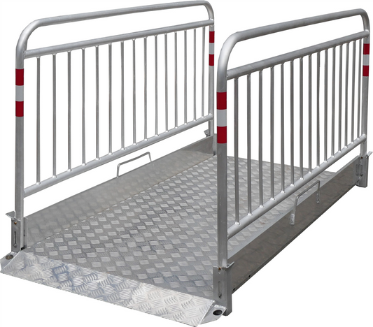Schake Grabenbrücke aus Aluminium mit Sicherheitsgeländer – – Jetzt erhältlich im MTN Shop DE.