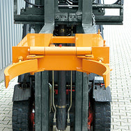 Nahaufnahme des Greifmechanismus am Stahlfass mit hydraulischen Komponenten - imagen 8