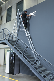 MUNK Sprossen-Mehrzweckleiter 3-teilig mit nivello®-Traverse und Wandlaufrollen - imagen 10