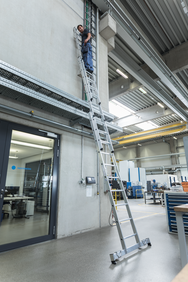 MUNK Sprossen-Mehrzweckleiter 3-teilig mit nivello®-Traverse und Wandlaufrollen - imagen 11