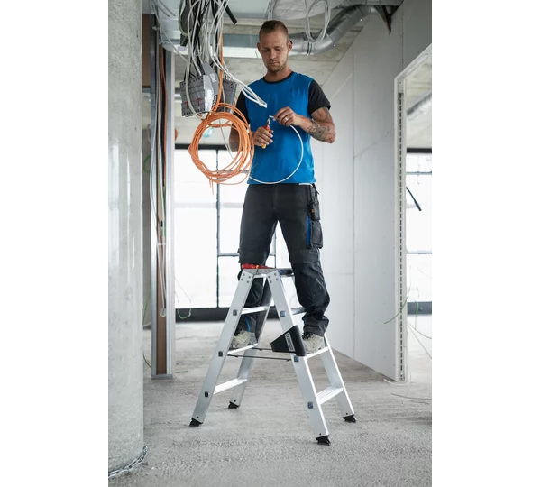 Munk Stufen-Stehleiter beidseitig begehbar – – Jetzt erhältlich im MTN Shop DE.