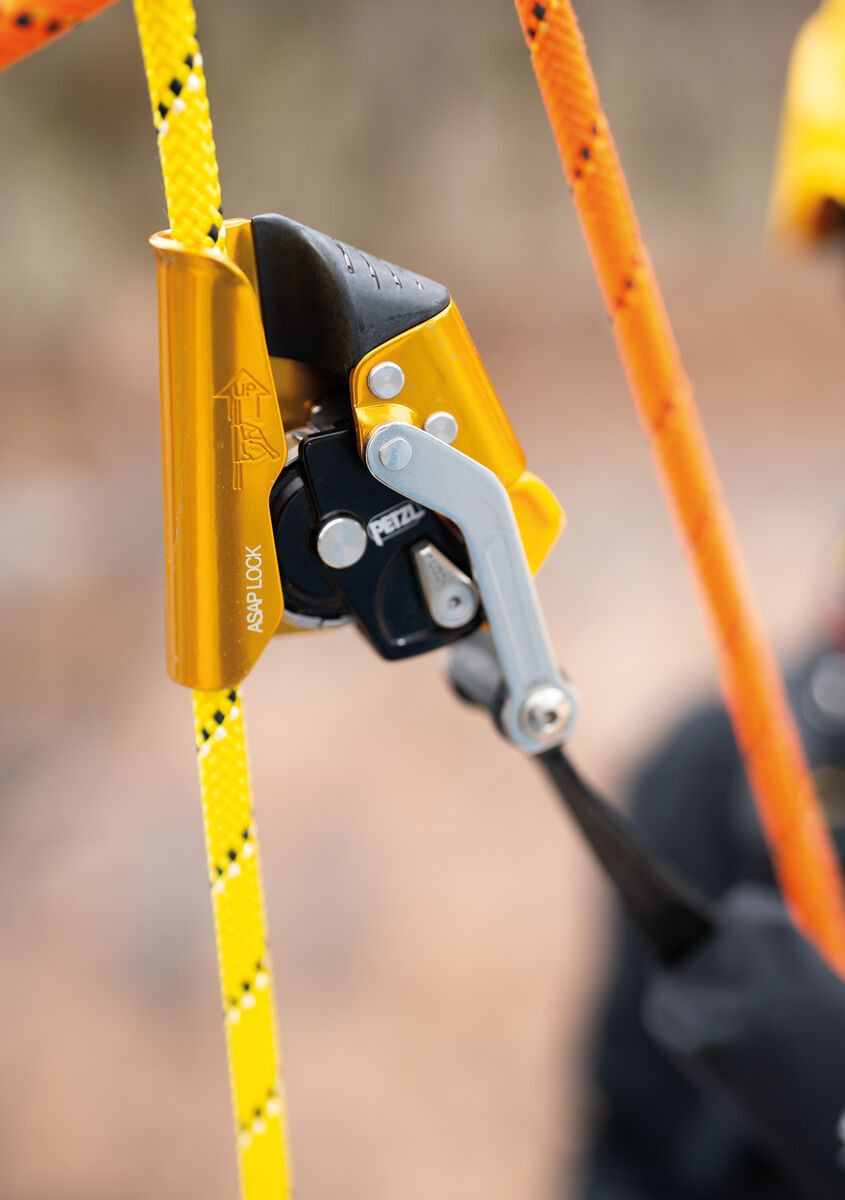 Petzl ASAP LOCK am Seil montiert. - imagen 3