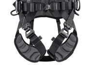 Petzl VOLT, Anlegen mit FAST-Schnallen bei beiden Füßen auf dem Boden. - imagen 3