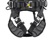 Petzl VOLT WIND OFFSHORE, Anlegen mit FAST-Schnallen bei beiden Füßen auf dem Boden. - imagen 3
