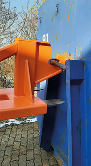 Montierte Rangierhilfe 2120 von Eichinger am Haken eines Abrollcontainers - imagen 3