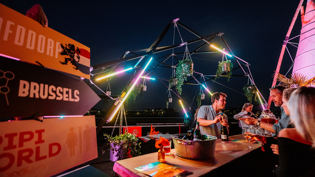 Konligo illuminated Fastival event structure with hanging plants and neon lights at rooftop bar in Brussels, creating a vibrant festival atmosphere, now available on MTN Shop US. - imagen 7