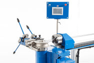 Jutec Elektro-Biegemaschine 4000 (1.5mtr-6.0mtr) – Biegeleistung St.: 48,3x3,2mm Biegeleistung VA: 48,3x2mm Biegeradius: 10-140mm/ optional bis 250mm Biegerichtung: links und rechts Biegeradius: 2xD Biegegeschwindigkeit: 18°/Sek und 36°/Sek, 3/6Upm Biegewinkel: 195° Wiederholgenauigkeit: +/- 0,1° Getriebe: elektromechanische Antriebsachse Powerhydraulik: max. 180 bar Präzisionsführung: 4Backen Spannfutter Stromaufnahme: 3,2KW Spannung: 400V/ 3 Phasen Dornträgerlänge: 1500/3000/4500/6000mm Gewicht: 300 -450k - imagen 3