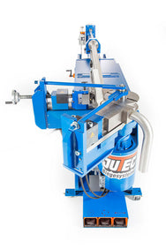 Jutec Elektro-Biegmaschine 7000 (3.0mtr-6.0mtr) – Biegeleistung 7000: Ø 20 bis 70 x 5 mm je nach Material Biegeradius min/max: 40 mm/250 mm Biegeradien min: 1,5 x Ø (Standard 2 x Ø ) Multifunktions-Maschinensteuerung Biegewinkeleinstellung (0,1°) Dornträgerlängen 3000/4500/6000 mm Maximal 180º Biegeergebnis Gewicht 1600-3200 kg (je nach Ausführung) Ergonomische Betätigung über Sicherheits-Fußschalter – Jetzt erhältlich im MTN Shop DE. - imagen 4
