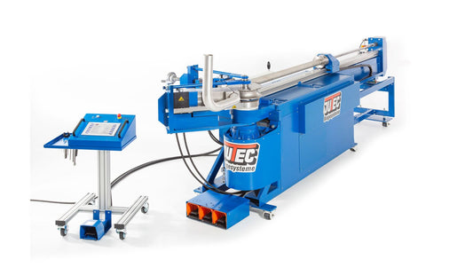 Jutec Elektro-Biegemaschine 9000 (3.0mtr-6.0mtr) – Biegeleistung 9000: Ø 20 bis 90 x 5 mm je nach Material Biegeradius min/max: 40 mm/250 mm Biegeradien min: 1,5 x Ø (Standard 2 x Ø ) Multifunktions-Maschinensteuerung Biegewinkeleinstellung (0,1°) Dornträgerlängen 3000/4500/6000 mm Maximal 180º Biegeergebnis Gewicht 1600-3200 kg (je nach Ausführung) Ergonomische Betätigung über Sicherheits-Fußschalter – Jetzt erhältlich im MTN Shop DE.