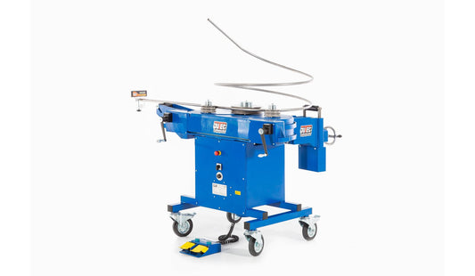Jutec Dreirollenbieger RB60 für Rohre bis 60,3 x 3,25 mm – Biegeleistung Ø 10 bis 60 mm Biegeradius min: 300 mm bei Ø 42,4 mm Biegerichtung rechts und links Digitale Biegeeinstellung für Radius und Steigung Sicherheitsfußschalter mit Not-Aus- Funktion Wartungsfreier robuster Drehstrommotor Baustellentauglicher 230 V Anschluss Gewicht 280 kg – Jetzt erhältlich im MTN Shop DE.