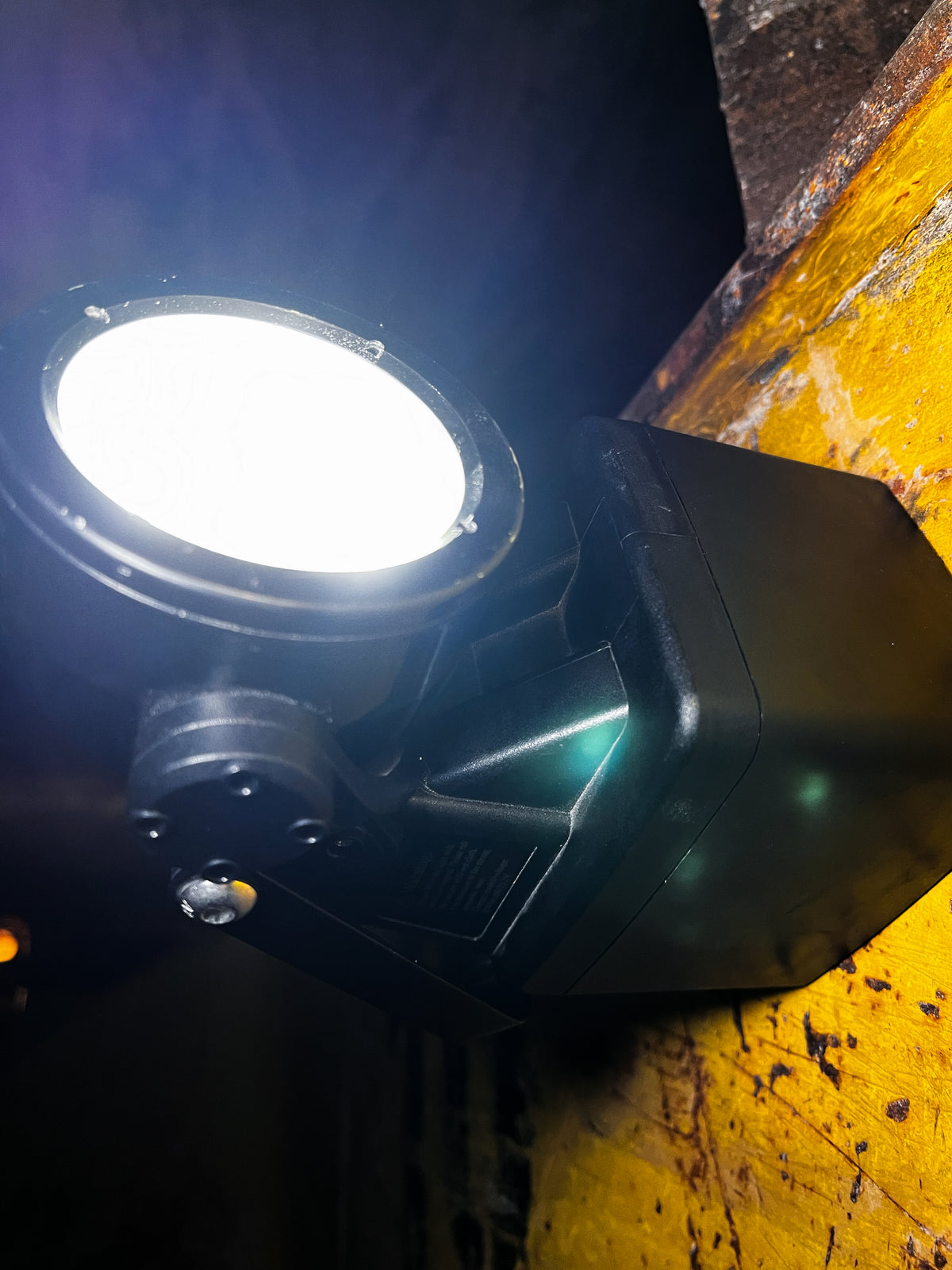 KSE-LIGHTS Вибухозахищений світлодіодний ручний будівельний прожектор HL-3000 – – Тепер доступний у MTN Shop DE.