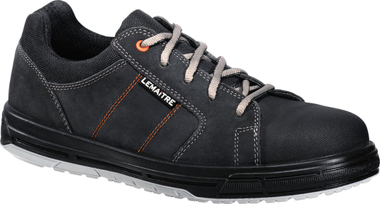 Moderner Sicherheitshalbschuh Lemaitre Soul S3 im Sneaker-Design aus schwarzem, wasserabweisendem Vollnarbenleder mit grauen und orangefarbenen Nähten. Ausgestattet mit einer Aluminiumkappe, durchtrittsicherer Textilsohle „Fibre-LS“ und rutschfester PU/PU-Sohle für maximalen Schutz und Komfort. Atmungsaktives Textilfutter für optimale Belüftung. Ideal für Industrie, Lager und Logistik.