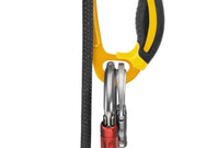 Petzl ASCENSION Handsteigklemme – Ergonomischer Griff und gezahnter Klemmnocken für effizienten Aufstieg am Seil. Verfügbar in Ausführungen für die linke und rechte Hand.