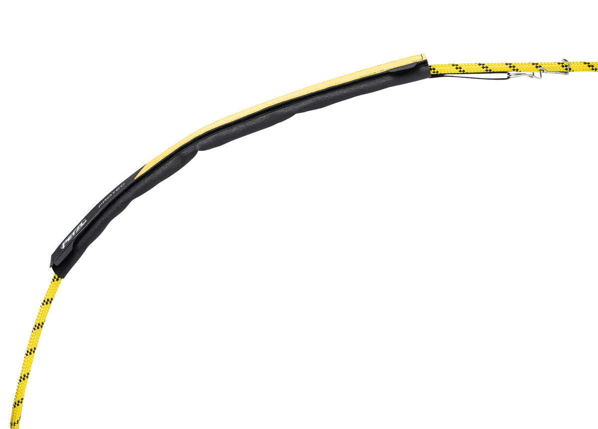 Захист мотузки PETZL PROTEC – гнучкий, міцний захист мотузки для професійних фіксованих мотузок. Легке встановлення за допомогою липучок і затискачів. Захищає канати та стропи від стирання під час роботи на висоті та рятувальних операцій. - imagen 2