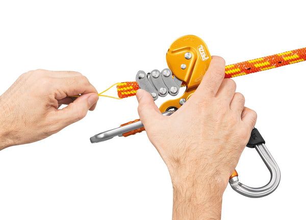 Der Spleiß lässt sich problemlos durch die Kette der mechanischen Prusikrollen ZIGZAG und ZIGZAG PLUS führen.
