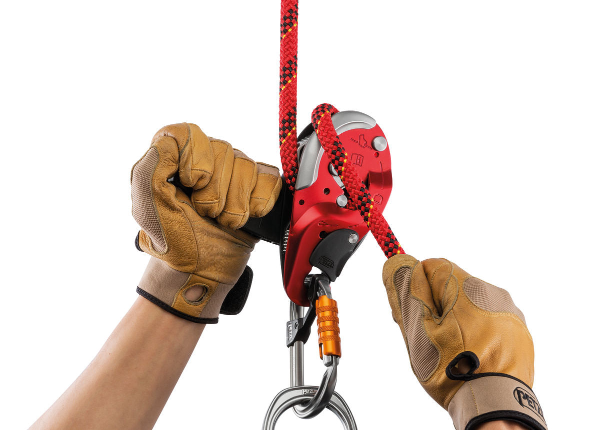 Petzl I’D L – самогальмівний спусковий пристрій для рятувальних операцій з функцією антипаніки, системою AUTO-LOCK і високою вантажопідйомністю до 280 кг. Сумісний з мотузками 12,5-13 мм. - imagen 5