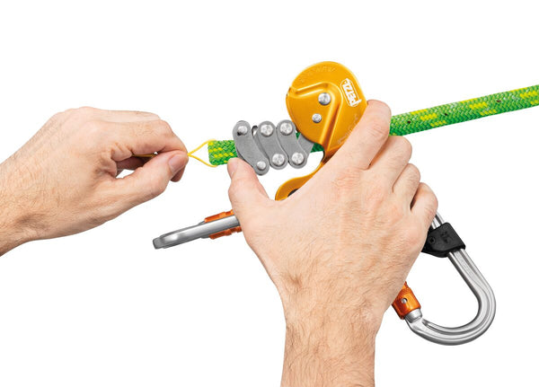 Der Spleiß lässt sich problemlos durch die Kette der mechanischen Prusikrollen ZIGZAG und ZIGZAG PLUS führen.