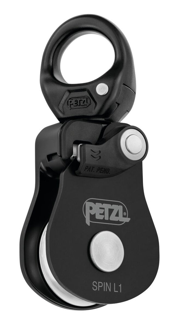 Petzl Spin L1 Umlenkrolle – Einfache Umlenkrolle mit Wirbel und sehr hohem Wirkungsgrad. Die SPIN L1-Umlenkrolle lässt sich öffnen, auch wenn sie am Anschlagpunkt befestigt ist, und erleichtert das Einrichten von Flaschenzugsystemen, Hilfsseilbahnen und Umlenksystemen. Die große Laufrolle mit gekapseltem Kugellager gewährleistet einen ausgezeichneten Wirkungsgrad. Das Handling wird durch einen Wirbel erleichtert, welcher eine Ausrichtung der Umlenkrolle unter Last sowie ein direktes Einhängen von Karabinern