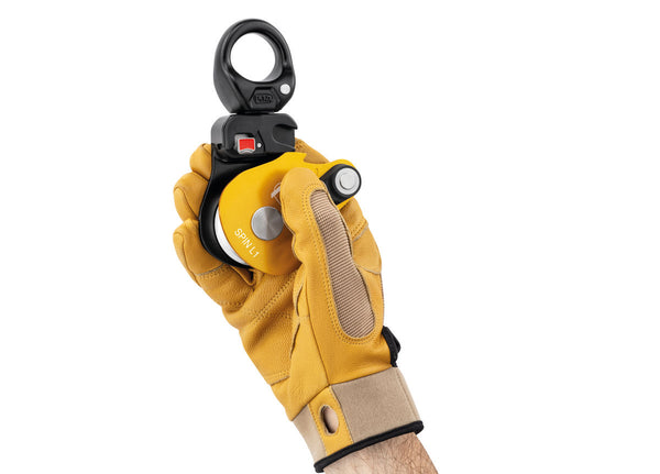 Petzl Spin L1 Umlenkrolle – Einfache Umlenkrolle mit Wirbel und sehr hohem Wirkungsgrad. Die SPIN L1-Umlenkrolle lässt sich öffnen, auch wenn sie am Anschlagpunkt befestigt ist, und erleichtert das Einrichten von Flaschenzugsystemen, Hilfsseilbahnen und Umlenksystemen. Die große Laufrolle mit gekapseltem Kugellager gewährleistet einen ausgezeichneten Wirkungsgrad. Das Handling wird durch einen Wirbel erleichtert, welcher eine Ausrichtung der Umlenkrolle unter Last sowie ein direktes Einhängen von Karabinern