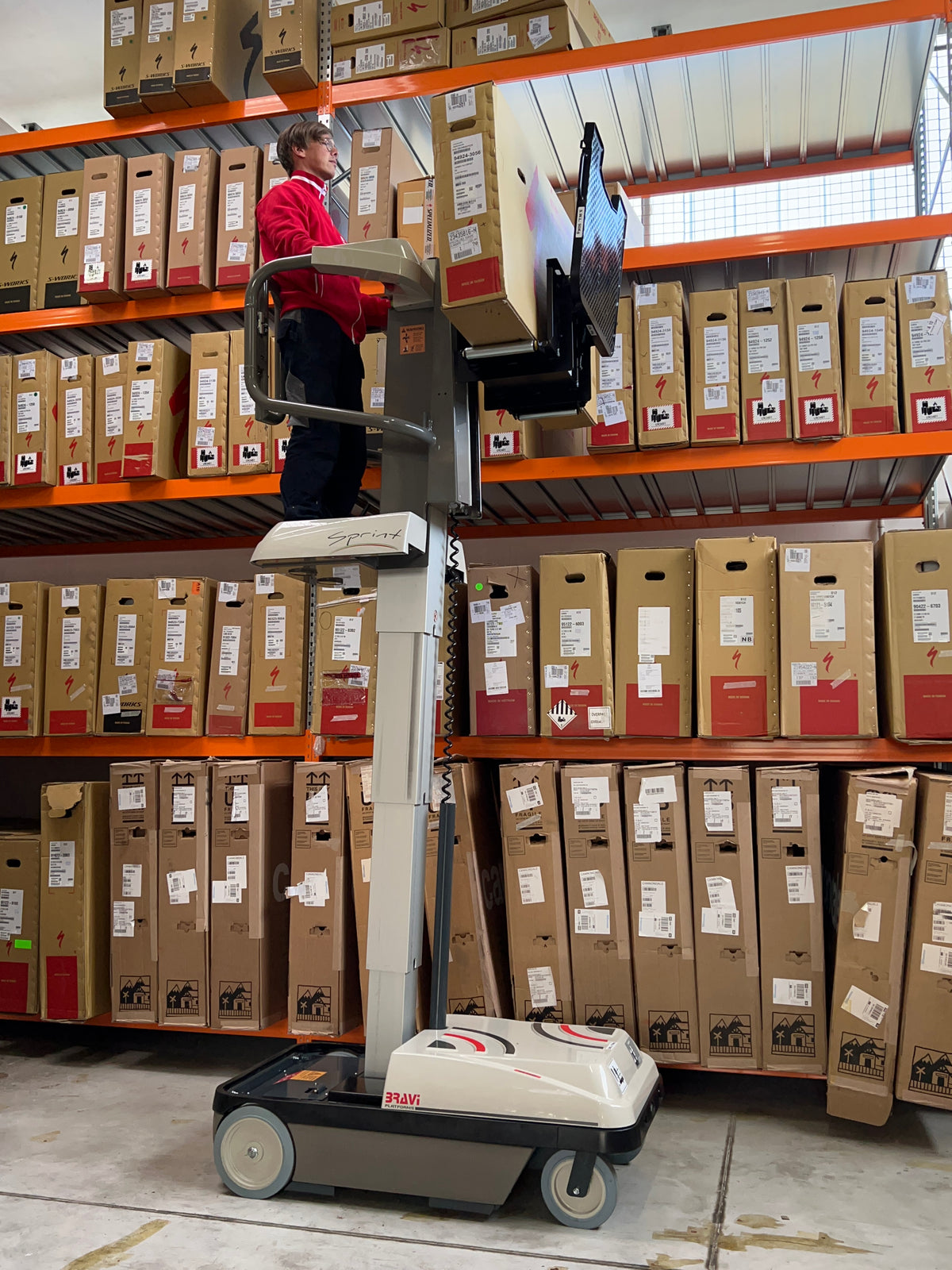 Bravi Sprint LP | Kommissioniergerät mit Ladefläche – – Jetzt erhältlich im MTN Shop DE.