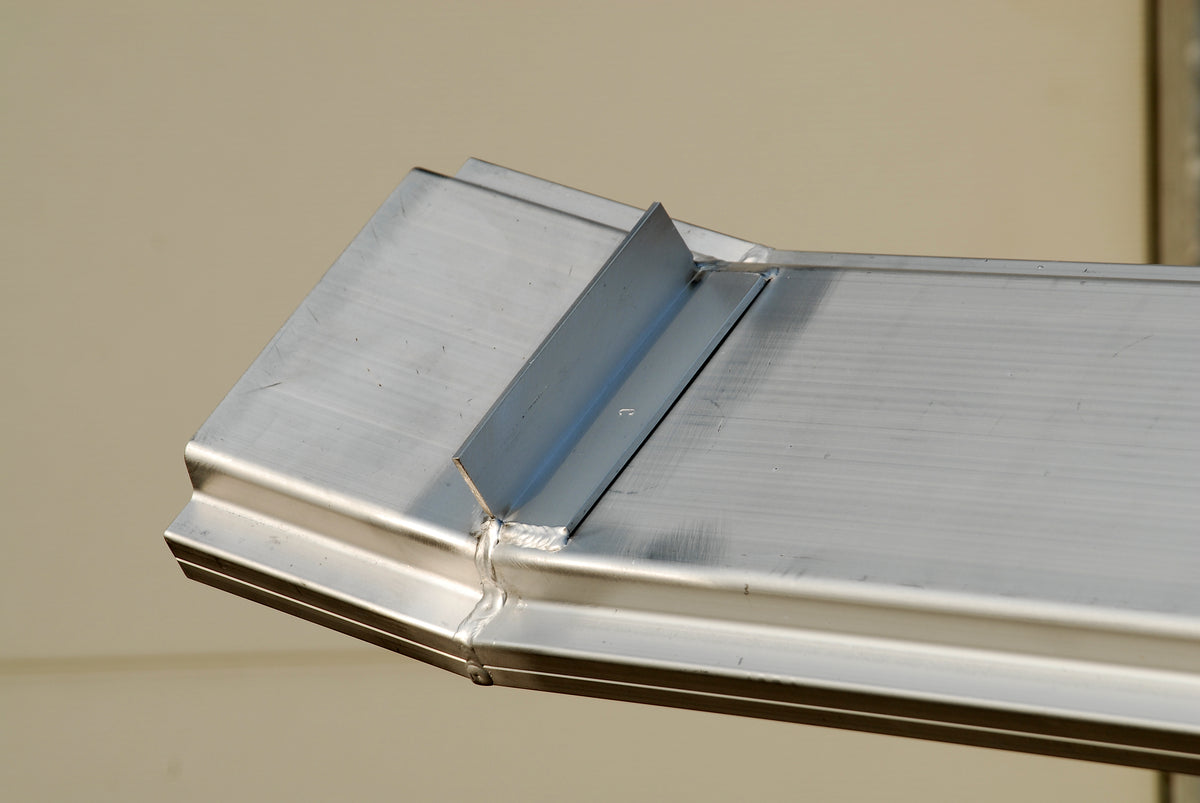 ALTEC Aluminium-Verladeschienen ABS/ABS-F (Paar) – Leichte, rutschfeste Schienen für Kleingeräte bis 600 kg/Paar. Auch faltbar für platzsparende Lagerung. Made in Germany, GS-geprüft! – Jetzt erhältlich im MTN Shop DE.