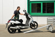 ALTEC Leichte Auffahrrampe AOH – Rutschfeste Aluminiumrampe (R12) für kleine Lasten bis 800 kg/Paar. Leicht, stabil und perfekt für den Alltagseinsatz! – Jetzt erhältlich im MTN Shop DE.
