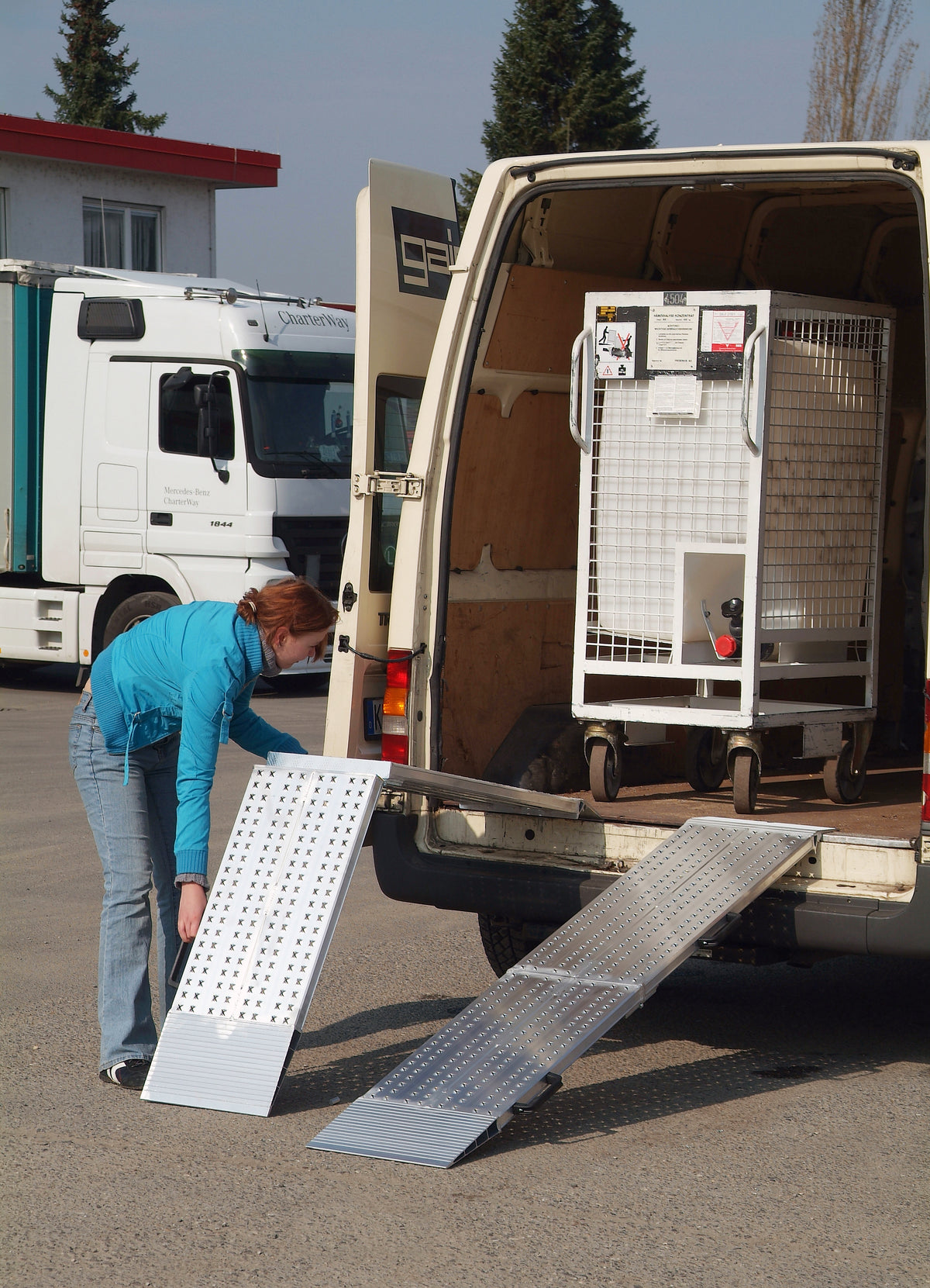 ALTEC Klappbare Breitrampe AOS-F (Paar) – – Jetzt erhältlich im MTN Shop DE.