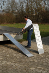 ALTEC Klappbare Breitrampe AOS-F (Paar) – – Jetzt erhältlich im MTN Shop DE.